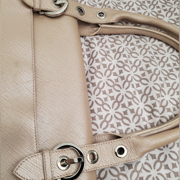 Salvatore Ferragamo Gancini Handbag. - Picture 12 of 16